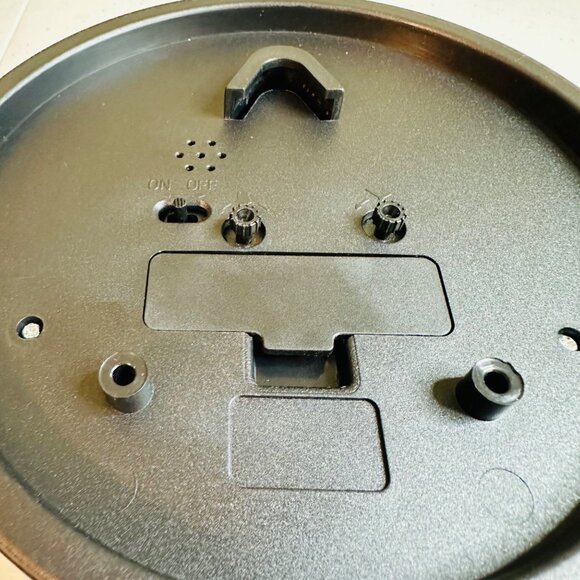 Vintage-Look Retro-Style Round Wall Clock Rustic-Look Brown Frame Analog Clock - Picture 7 of 8